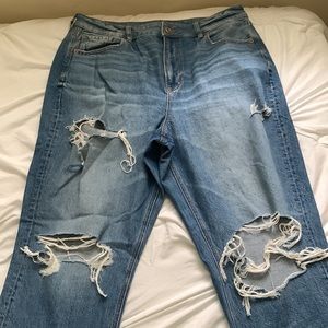 American Eagle Highwaisted Mom Jeans